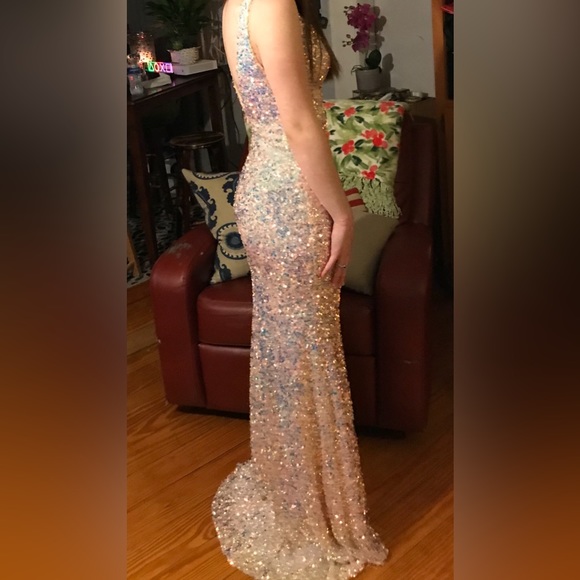 A gorgeous gown. With all over iridescent sequins. A must have for dances/balls - Picture 8 of 15